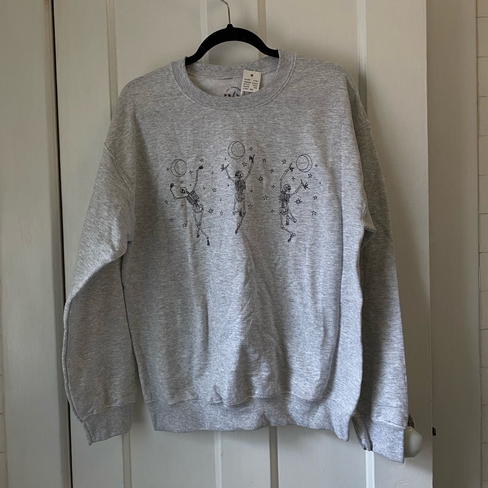 light grey graphic sweater shirt